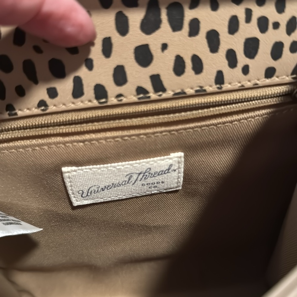 Universal Thread Crossbody - Picture 4 of 5